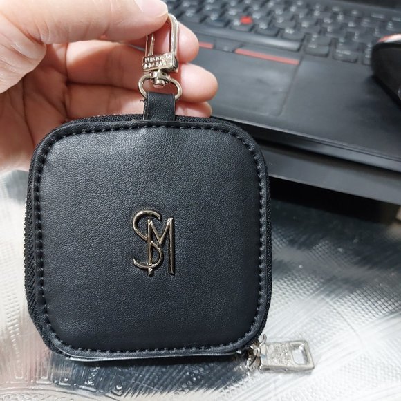 STEVE MADDEN Small Clip On Pouch Coin Purse Clip On Handbag Keychain - Picture 1 of 5